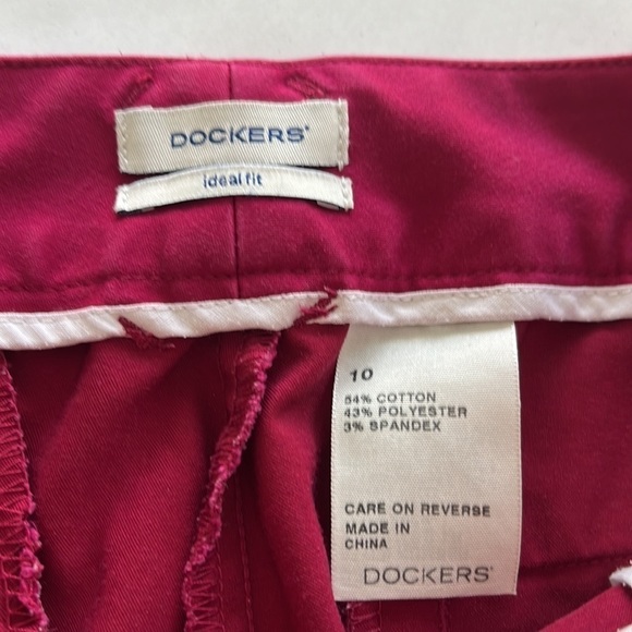 Dockers Women's Red Shorts - Picture 6 of 6
